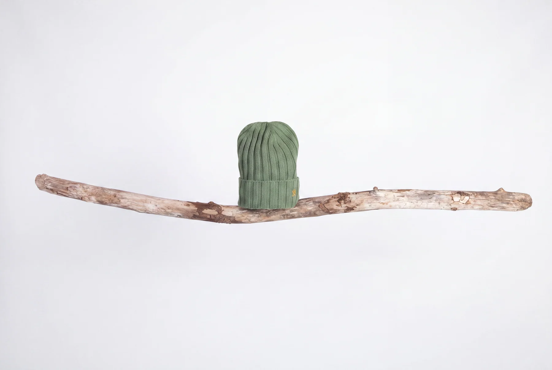 Lara ribbed cashmere hat in green