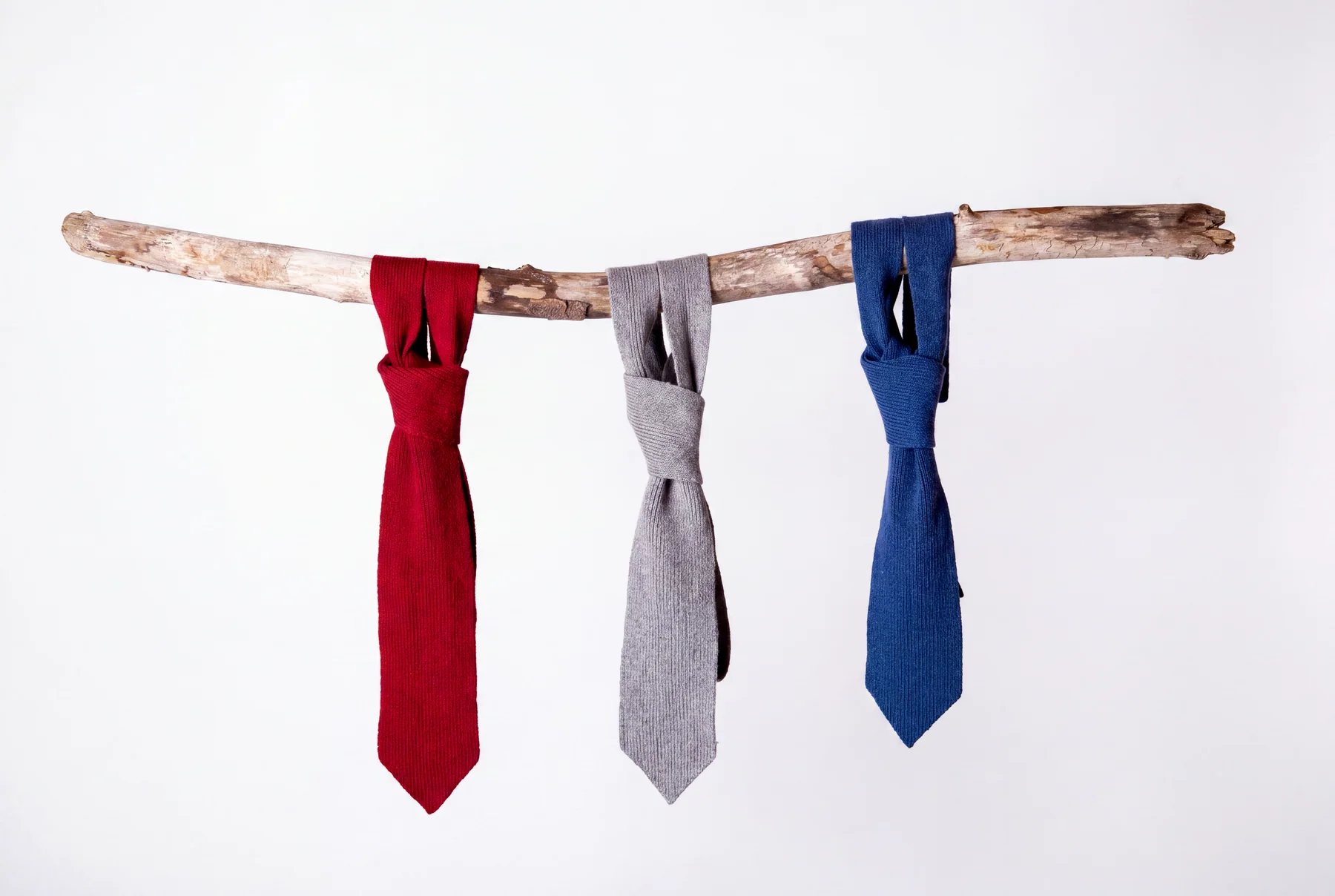 Riccardo ribbed cashmere ties in coral red, cloud grey and avio